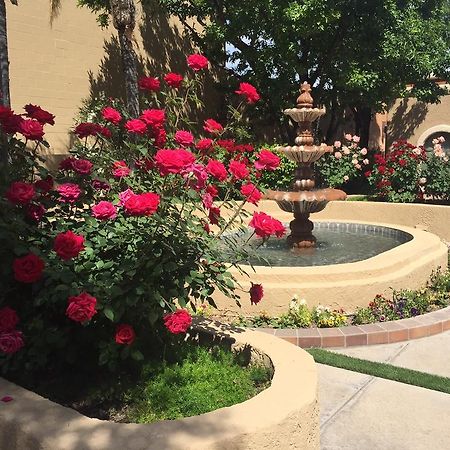 Отель Ramada Tucson East Экстерьер фото