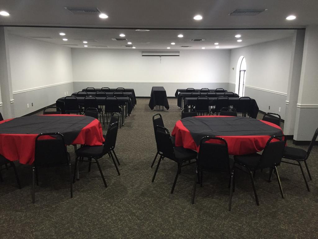 Отель Ramada Tucson East Экстерьер фото
