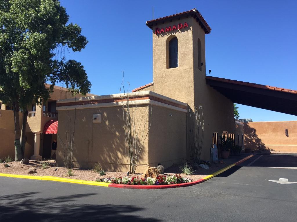 Отель Ramada Tucson East Экстерьер фото