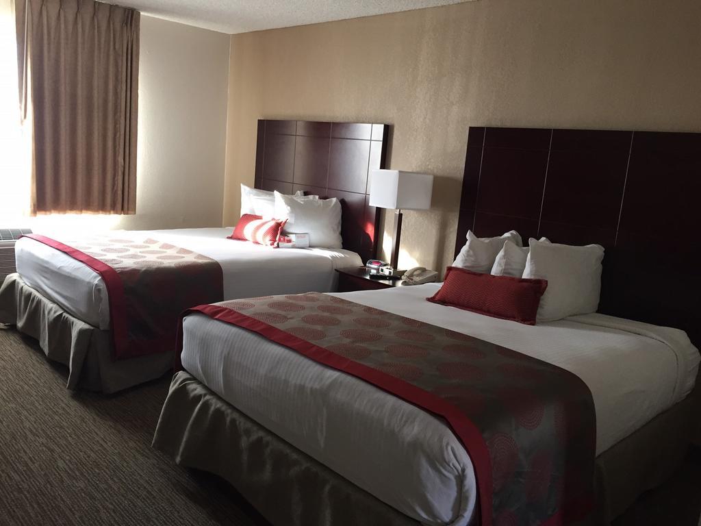 Отель Ramada Tucson East Экстерьер фото