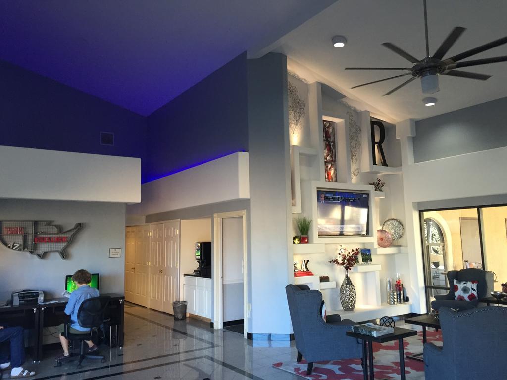 Отель Ramada Tucson East Экстерьер фото