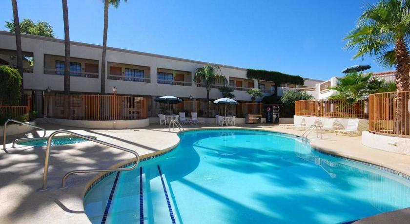 Отель Ramada Tucson East Экстерьер фото