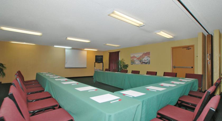 Отель Ramada Tucson East Экстерьер фото